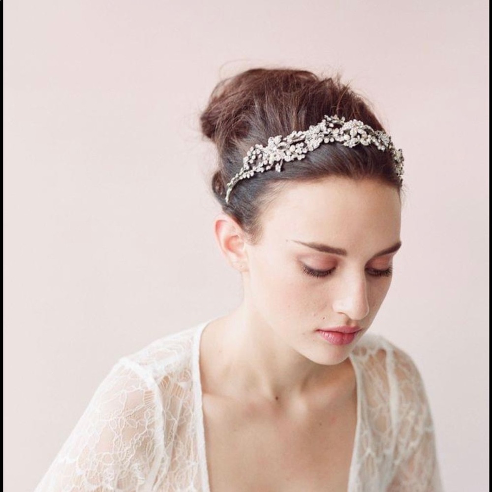 Elegant Silver Floral Necklace